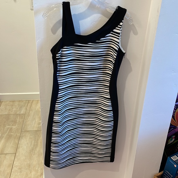 🚢 🦓 PARTY DRESS Tummy concealer one shoulder style - Picture 5 of 7